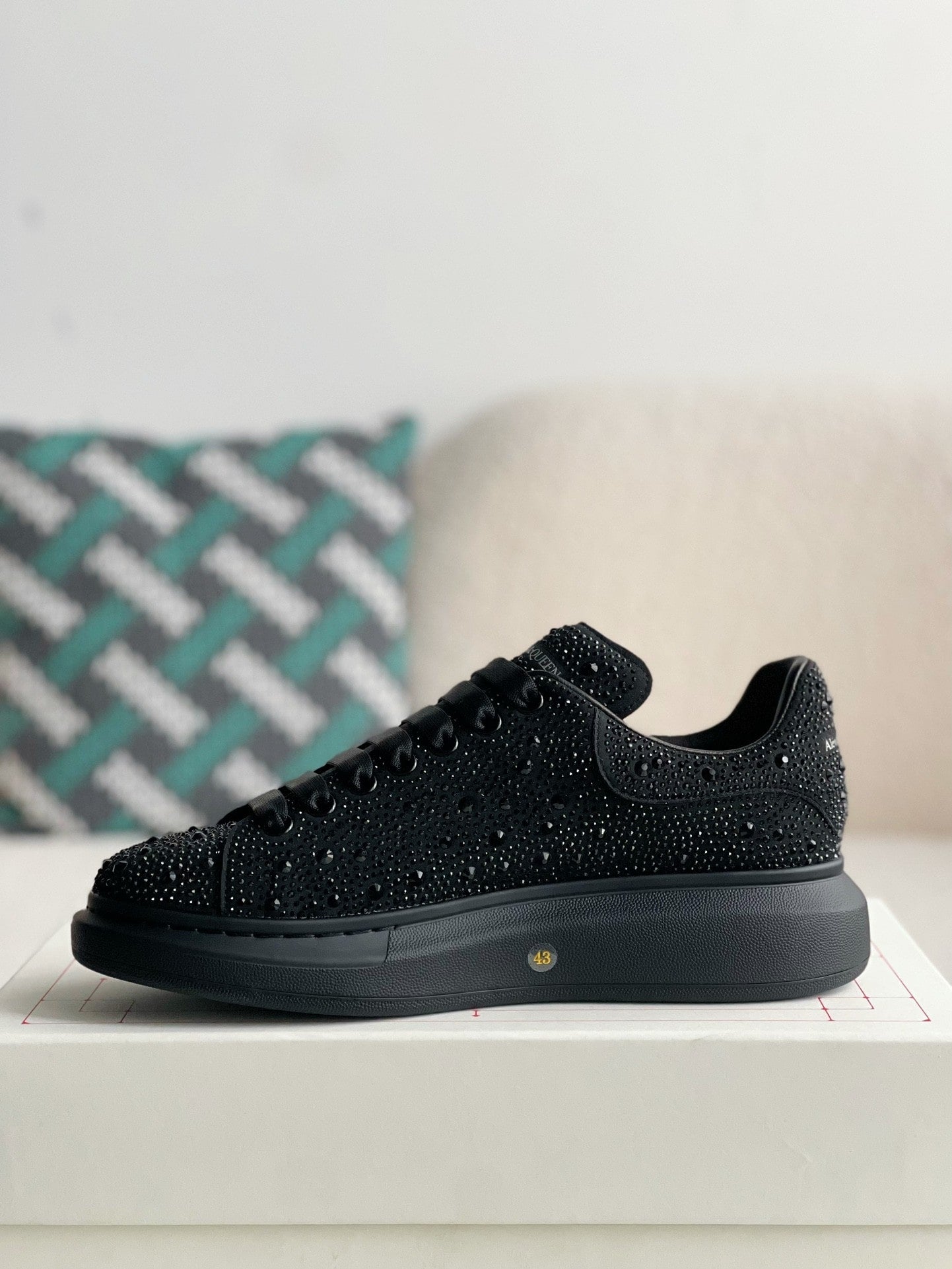 Alexander McQueen Oversized Sneaker in Black/crystal