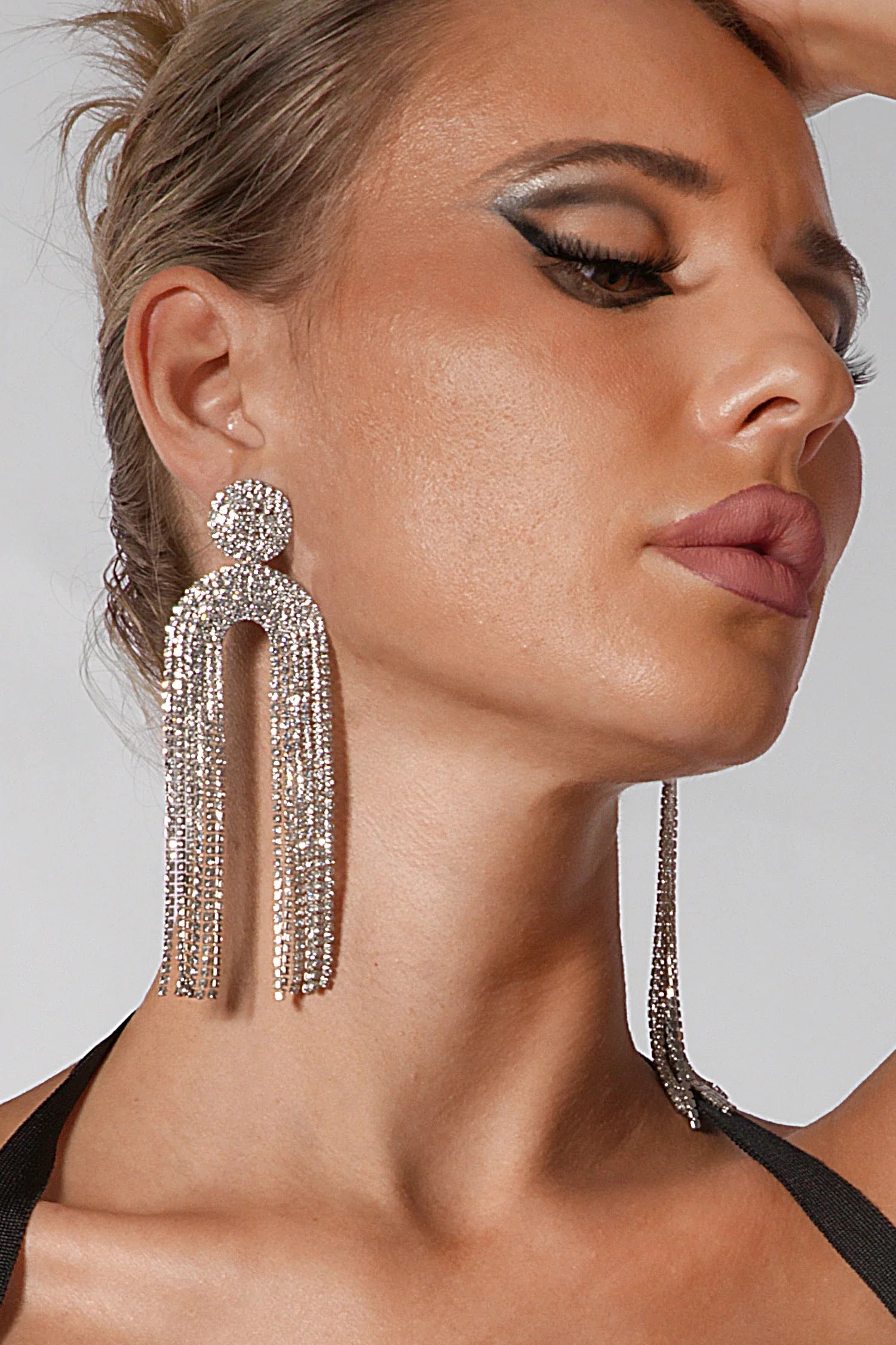 Wanda Geometric U Shape Earrings