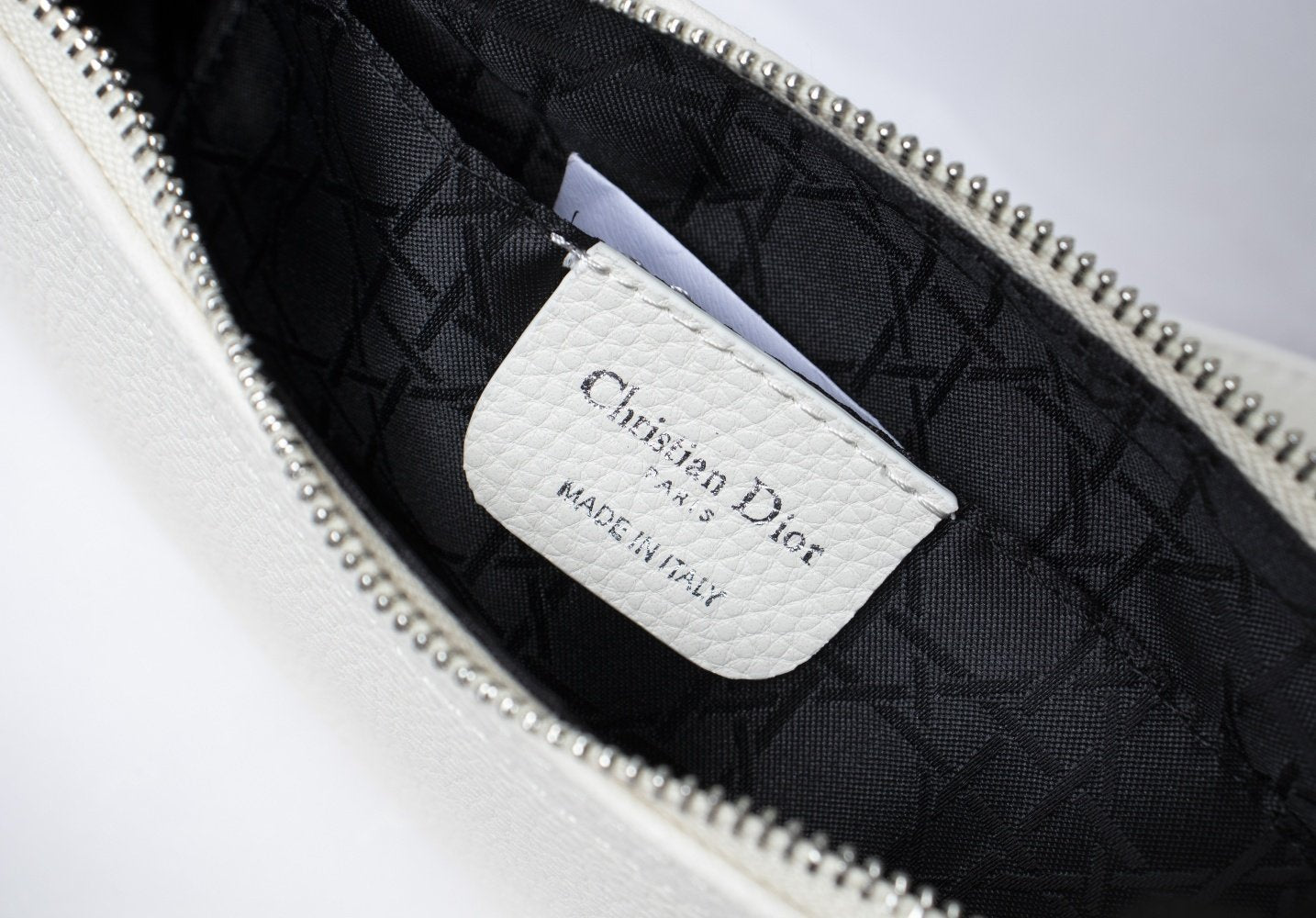 Sneakerhill - Luxury Edition Bags DIR 110