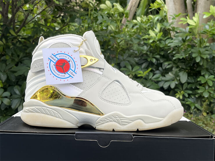 Air Jordan 8 Retro "Champagne" Sneaker