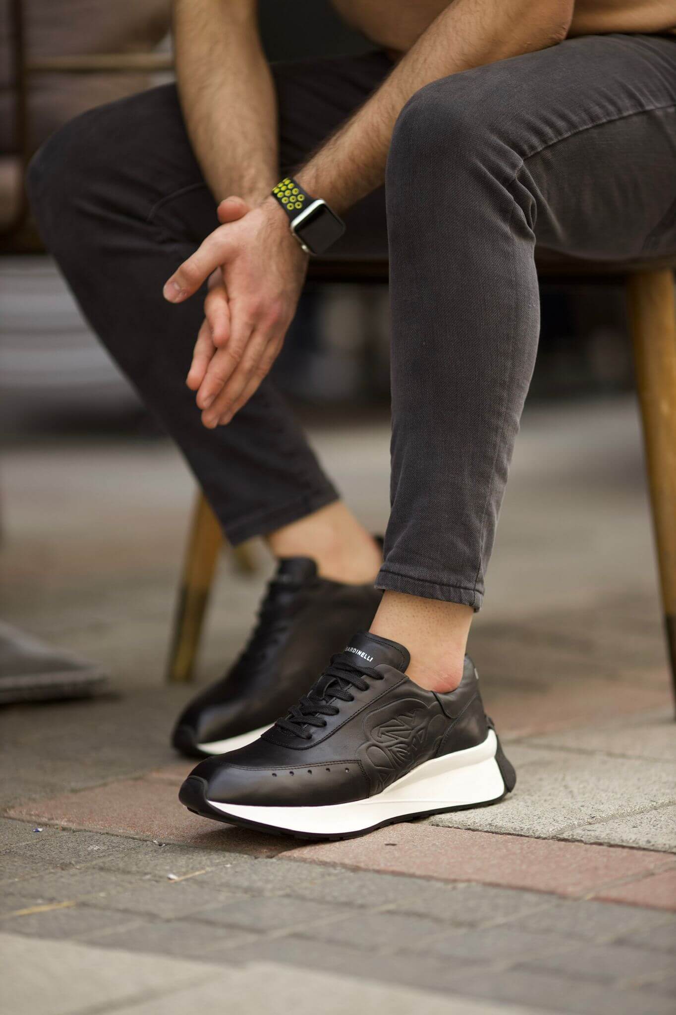 Hollo Black Sneaker