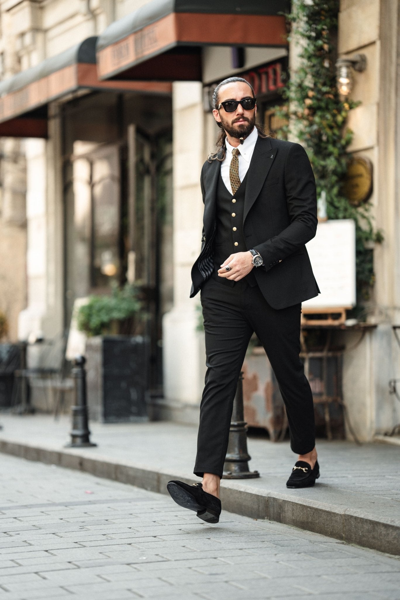 Acadia Black Slim-Fit Suit