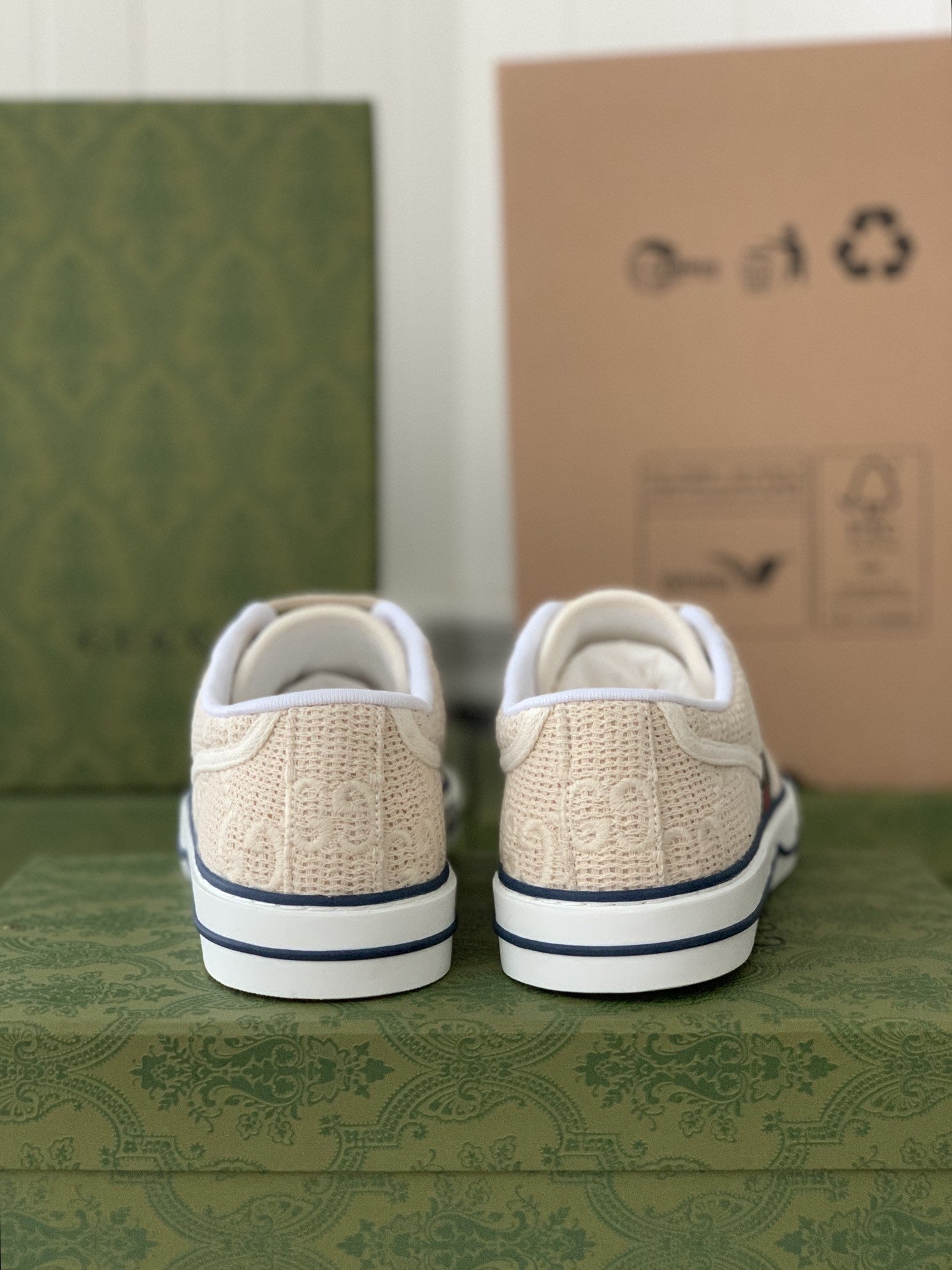 Gucci GG Tennis 1977 Cream Trainer Low-Top Sneakers.