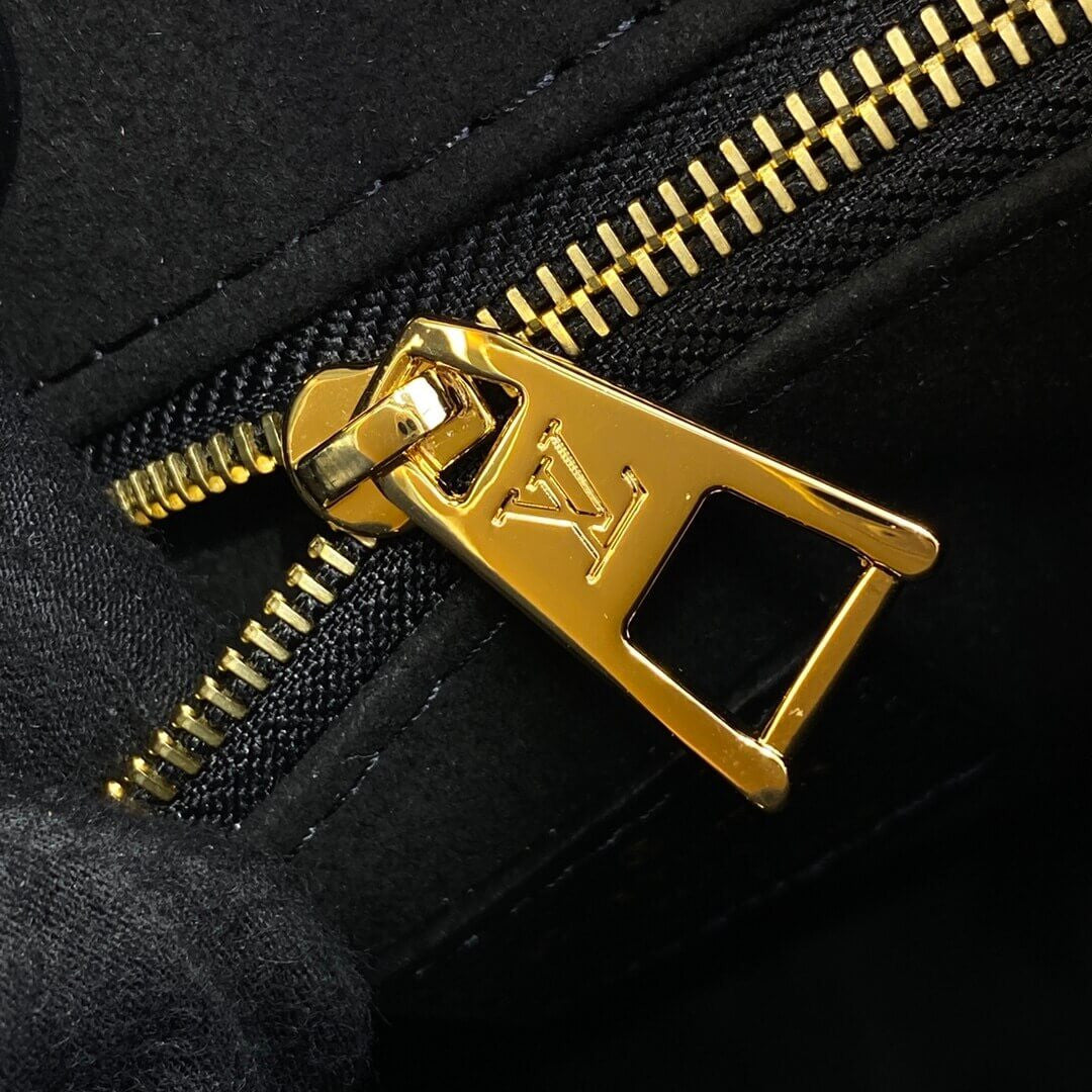 Tntwear OnTheGo Black Monogram With Studs - LUV 418