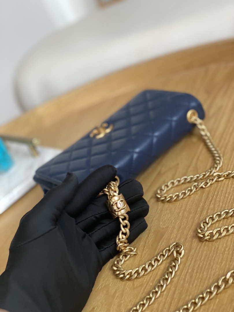 Tntwear - Woc Chain Wallet Bag Blue