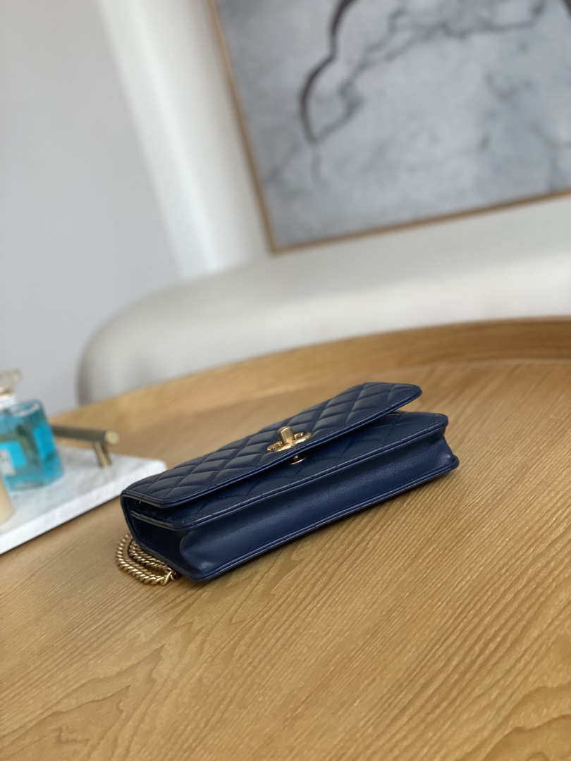 Tntwear - Woc Chain Wallet Bag Blue