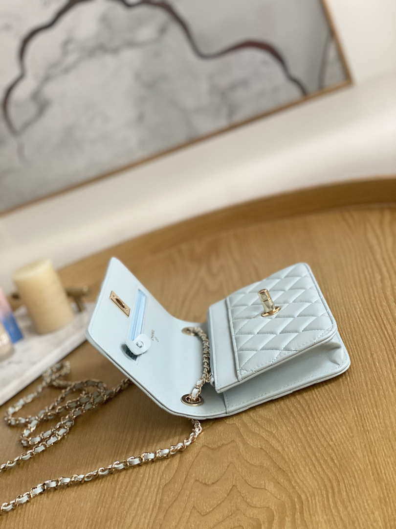 Tntwear - Woc Chain Wallet Bag Light Blue