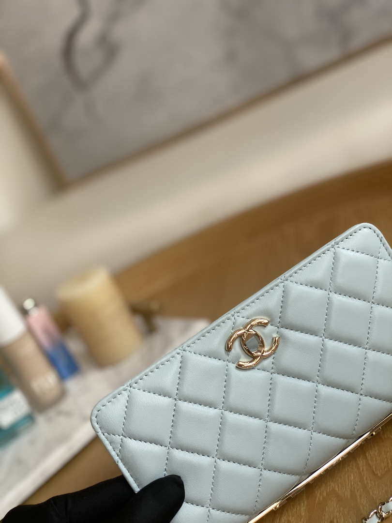 Tntwear - Woc Chain Wallet Bag Light Blue