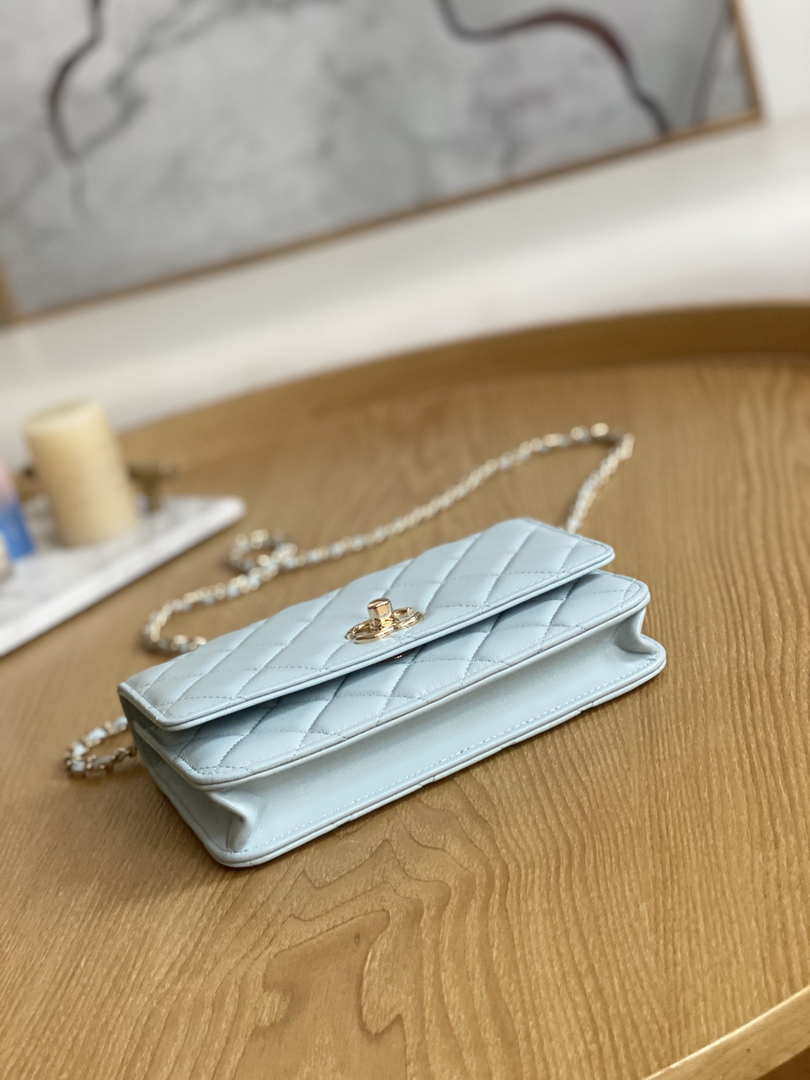 Tntwear - Woc Chain Wallet Bag Light Blue