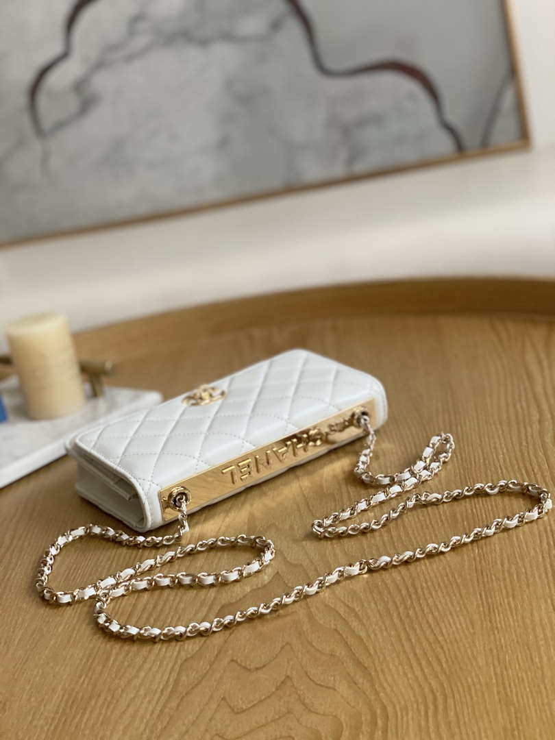 Tntwear - Woc Chain Wallet Bag White