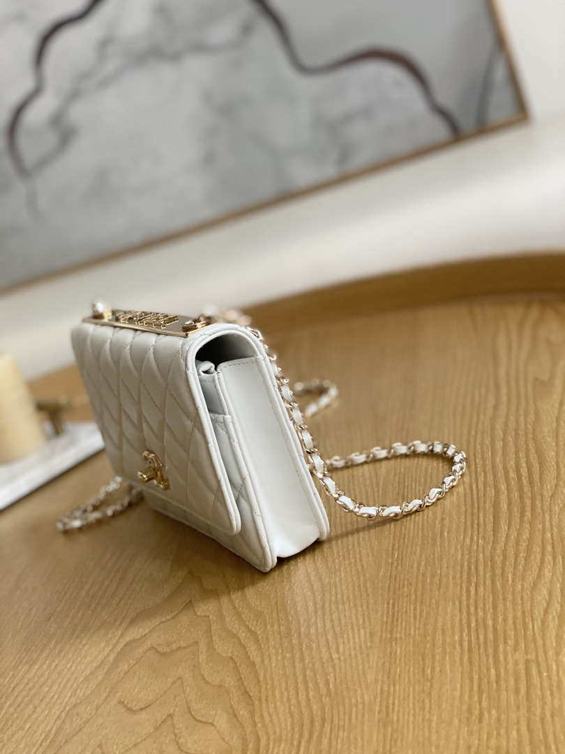 Tntwear - Woc Chain Wallet Bag White