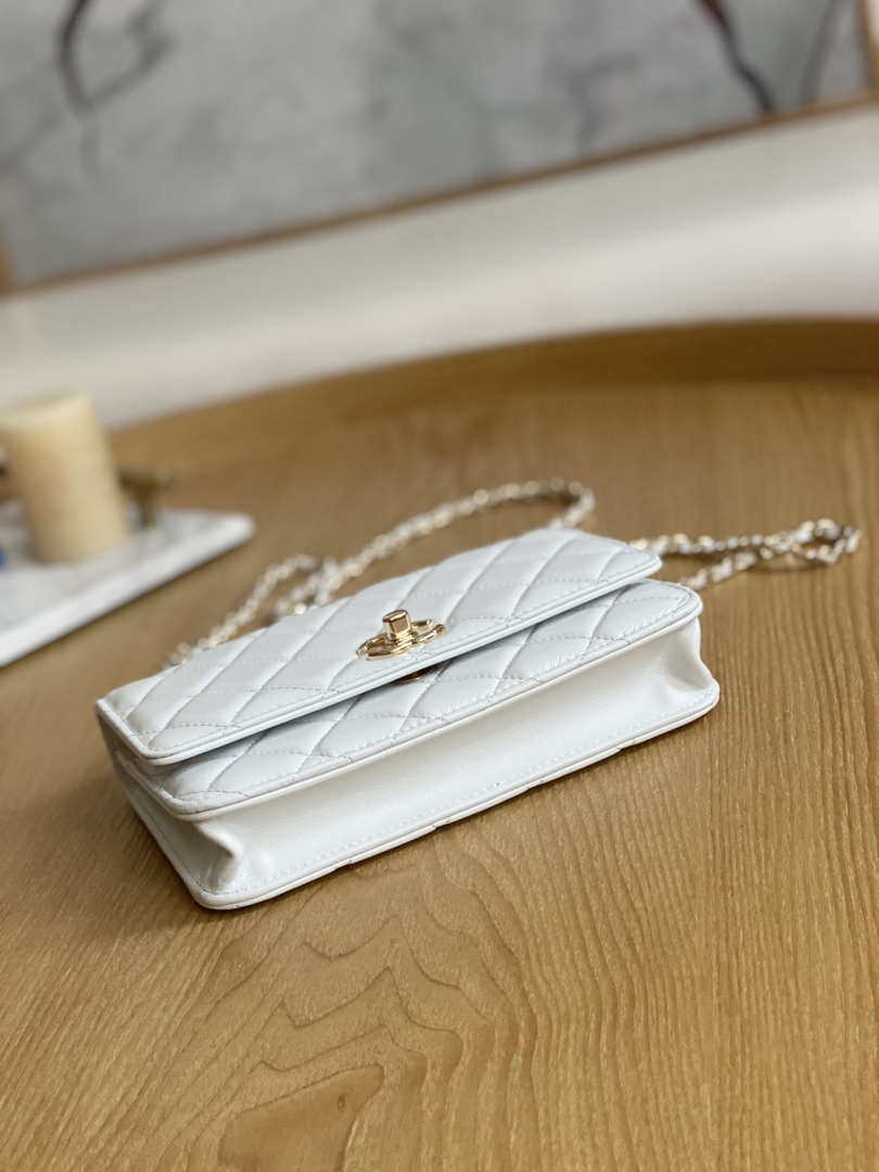 Tntwear - Woc Chain Wallet Bag White