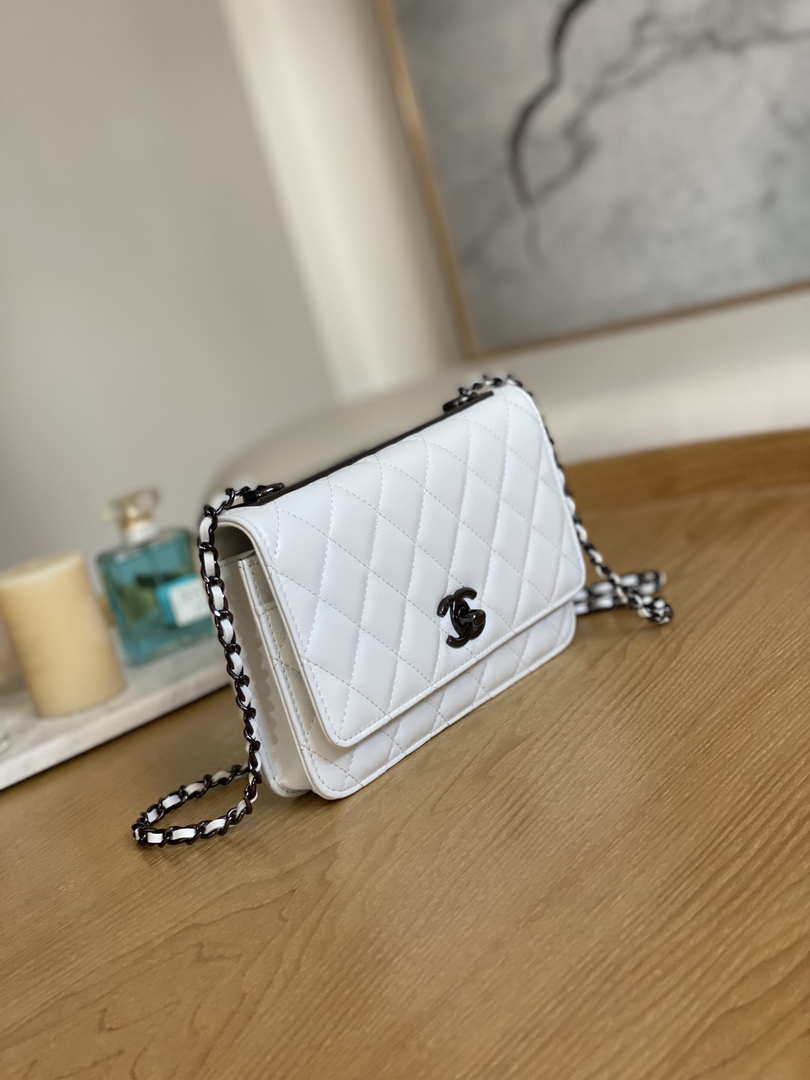 Tntwear - Woc Chain Wallet Bag White Black