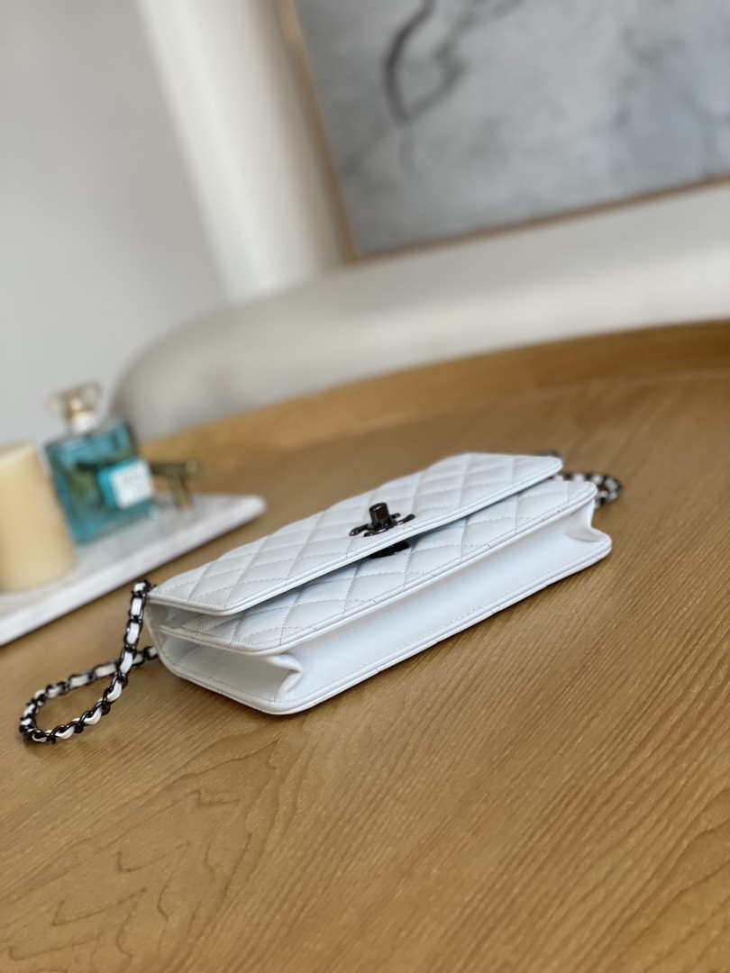 Tntwear - Woc Chain Wallet Bag White Black