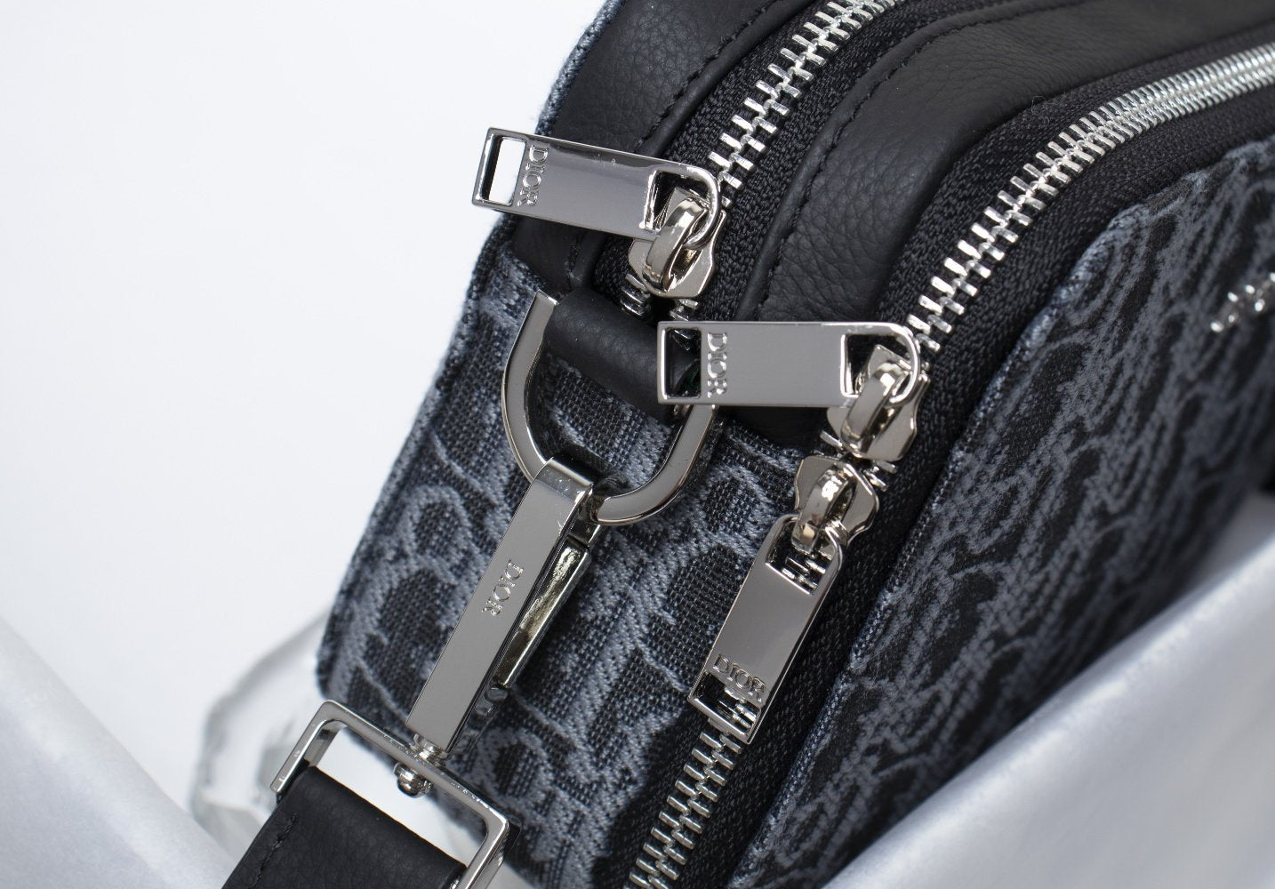 Sneakerhill - Luxury Edition Bags DIR 097